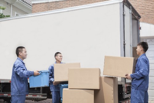 Packing and unloading completed with attention to safety
